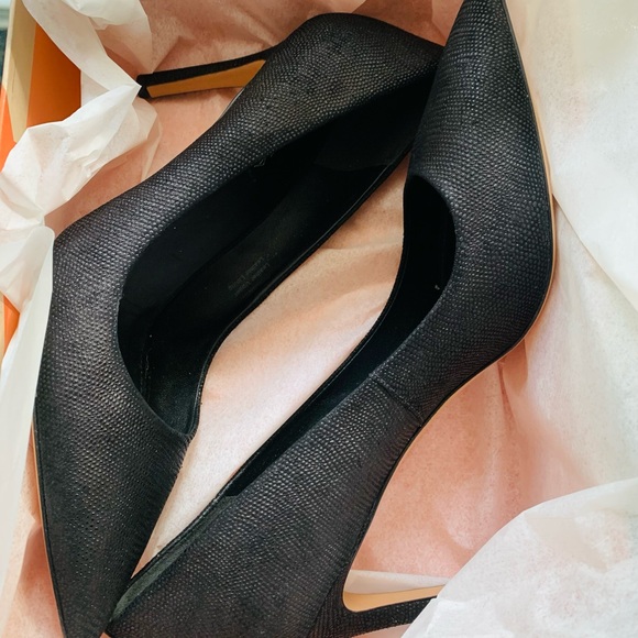 ✨ Via Spiga✨ Black V-Idalis Textured Leather Pumps - Picture 11 of 13